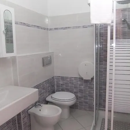 מלון Paradise 3*